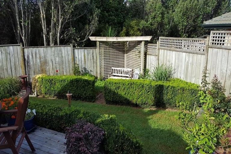 Photo of property in 15 Trovare Place, Golflands, Auckland, 2013