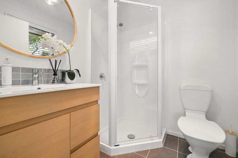 Photo of property in 9 Louvain Place, Greenhithe, Auckland, 0632