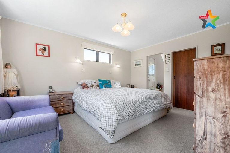 Photo of property in 3a Panorama Grove, Harbour View, Lower Hutt, 5010