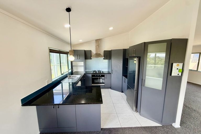 Photo of property in 81a Golf Road, New Lynn, Auckland, 0600