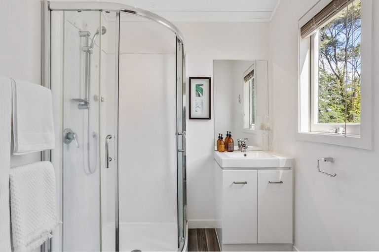 Photo of property in 141 Matipo Road, Te Atatu Peninsula, Auckland, 0610