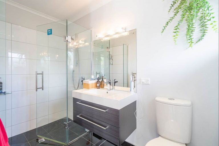 Photo of property in 120 Main Road, Waikanae, 5036