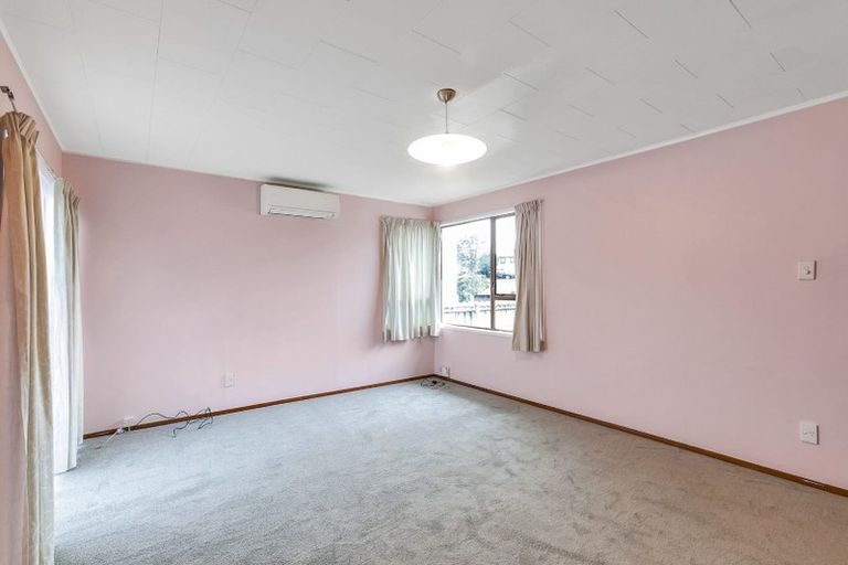 Photo of property in 58 Rosewarne Crescent, Glendene, Auckland, 0602