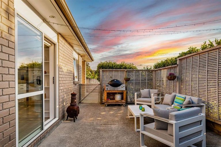 Photo of property in 14 Nirmal Place, Sunnyvale, Auckland, 0612
