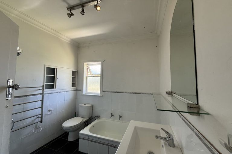 Photo of property in 13 Akarana Avenue, Mount Roskill, Auckland, 1041