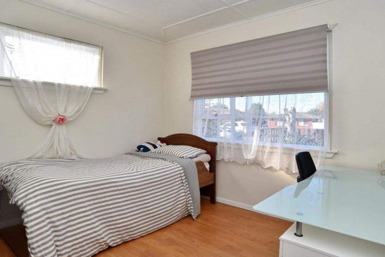Photo of property in 213 Main North Road, Redwood, Christchurch, 8051