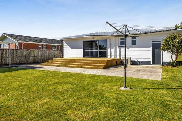 Photo of property in 37 Kamahi Avenue, Hawera, 4610