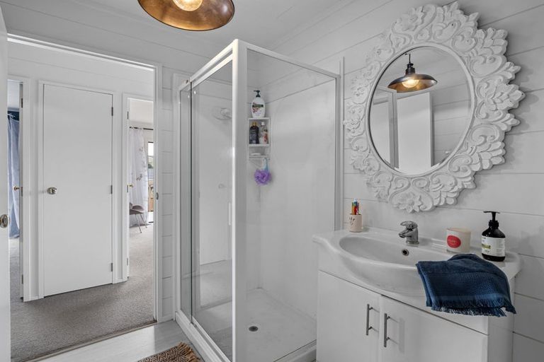 Photo of property in 2 Kassa Rise, Helensville, 0800