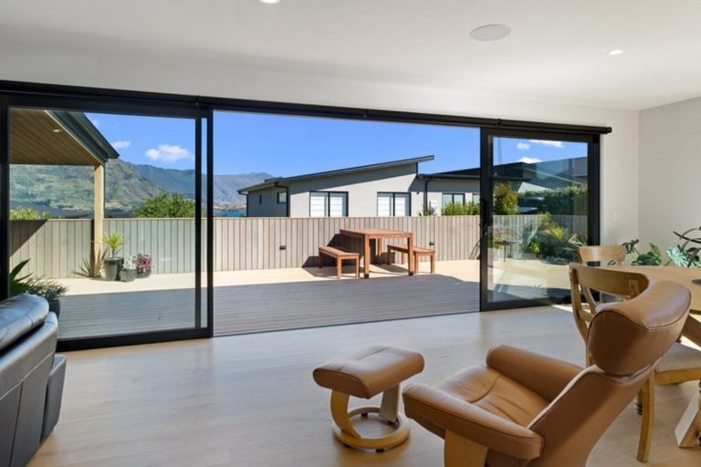 Photo of property in 35 Minaret Ridge, Wanaka, 9305