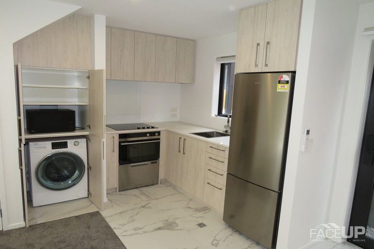 Photo of property in 9/10 Wilsher Crescent, Henderson, Auckland, 0612