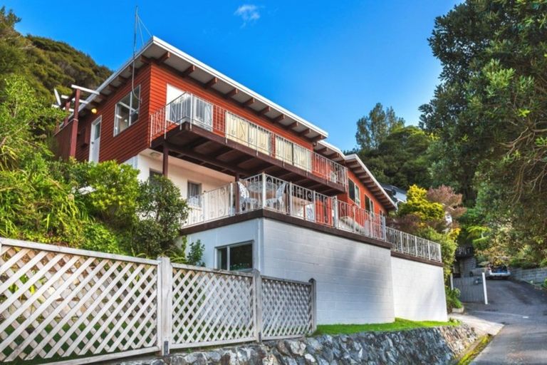 Photo of property in 7 Kenef Road, Paremata, Porirua, 5024