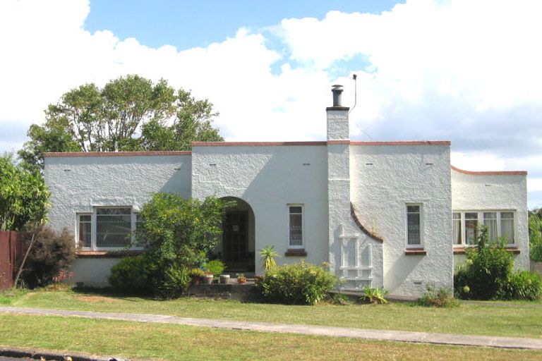 Photo of property in 2 Nikau Street, New Lynn, Auckland, 0600