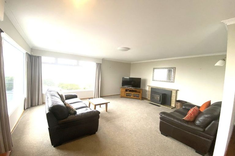 Photo of property in 2 Mayfair Place, Tawa, Wellington, 5028