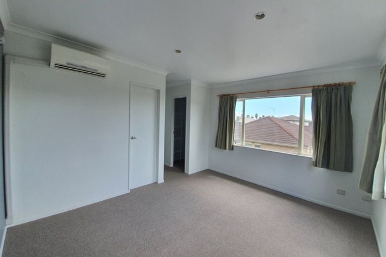 Photo of property in 14 Kalmore Place, Flat Bush, Auckland, 2016
