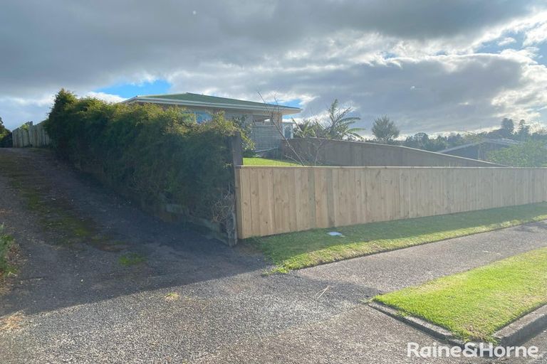 Photo of property in 140 Kingswood Road, Brookfield, Tauranga, 3110