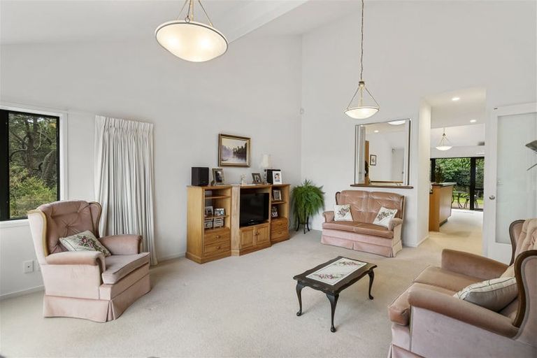 Photo of property in 2/8 Tobago Place, Sunnynook, Auckland, 0620