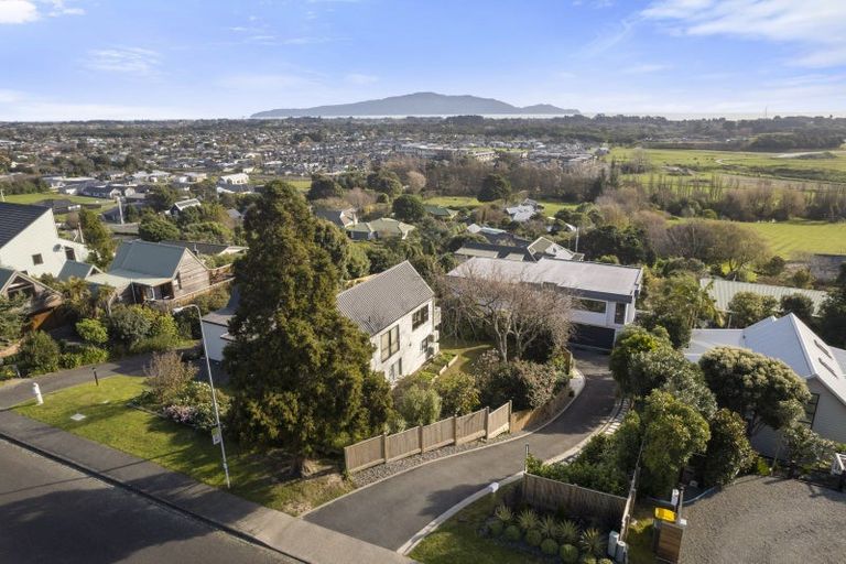 Photo of property in 136 Winara Avenue, Waikanae, 5036