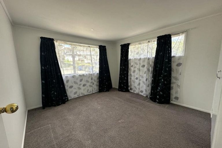 Photo of property in 15 Leo Street, Glen Eden, Auckland, 0602