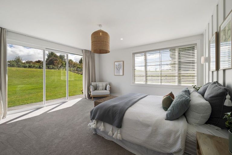 Photo of property in 5 Lens Way, Acacia Bay, Taupo, 3385