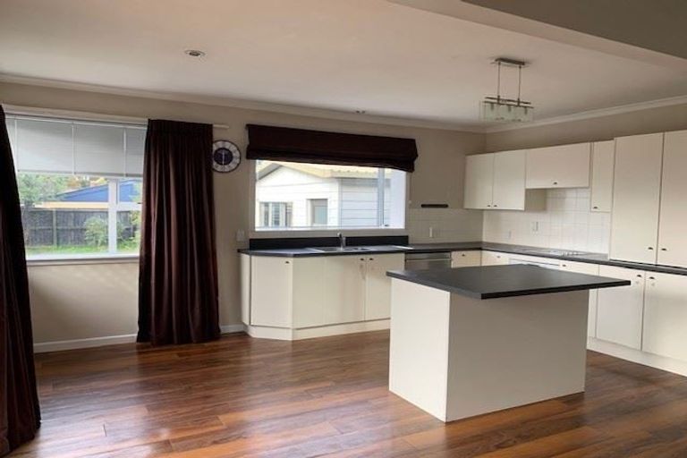 Photo of property in 39 Middlepark Road, Sockburn, Christchurch, 8042