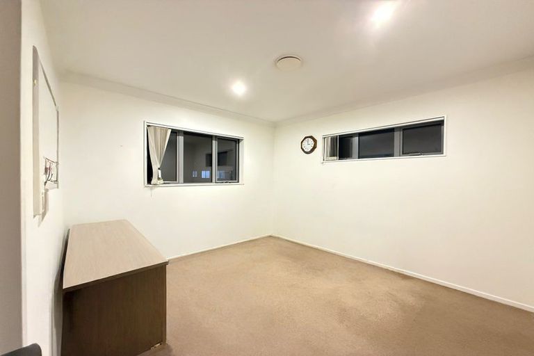 Photo of property in 33 Midhurst Avenue, Henderson, Auckland, 0612
