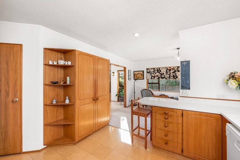 Photo of property in 8 Runanga Grove, Waikanae, 5036