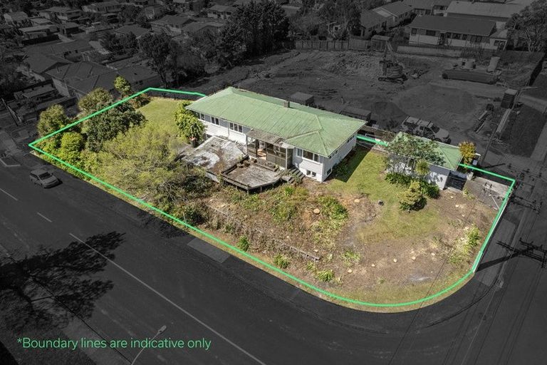 Photo of property in 84 Awaroa Road, Sunnyvale, Auckland, 0612