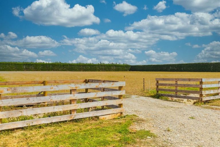Photo of property in 1009 Wolffs Road, West Eyreton, Rangiora, 7476