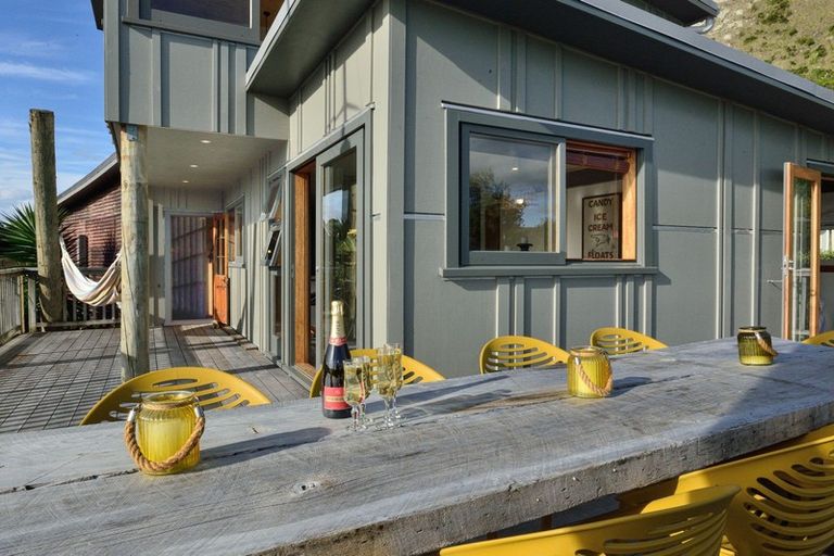 Photo of property in 18 Kahawai Street, Mahia, 4198