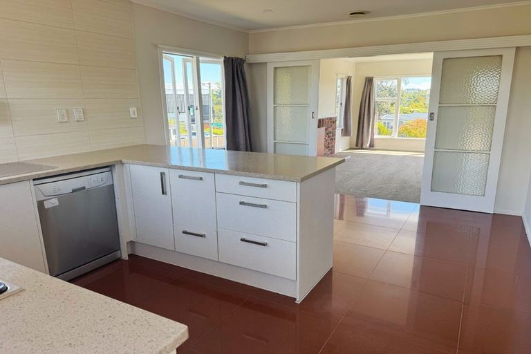 Photo of property in 3 Trinidad Road, Sunnynook, Auckland, 0620