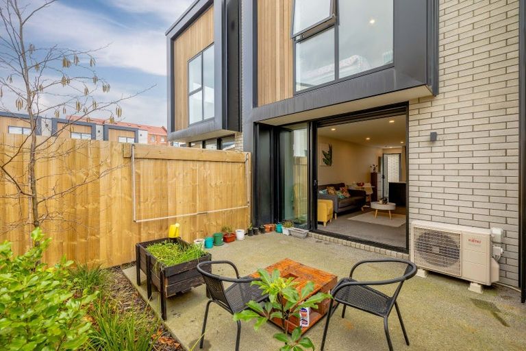 Photo of property in 2/327 Lincoln Road, Addington, Christchurch, 8024