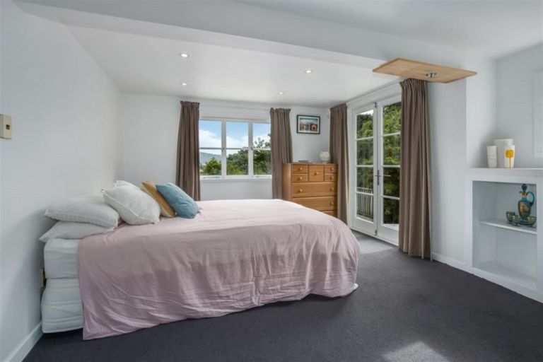 Photo of property in 21 Kiriwai Road, Paremata, Porirua, 5024