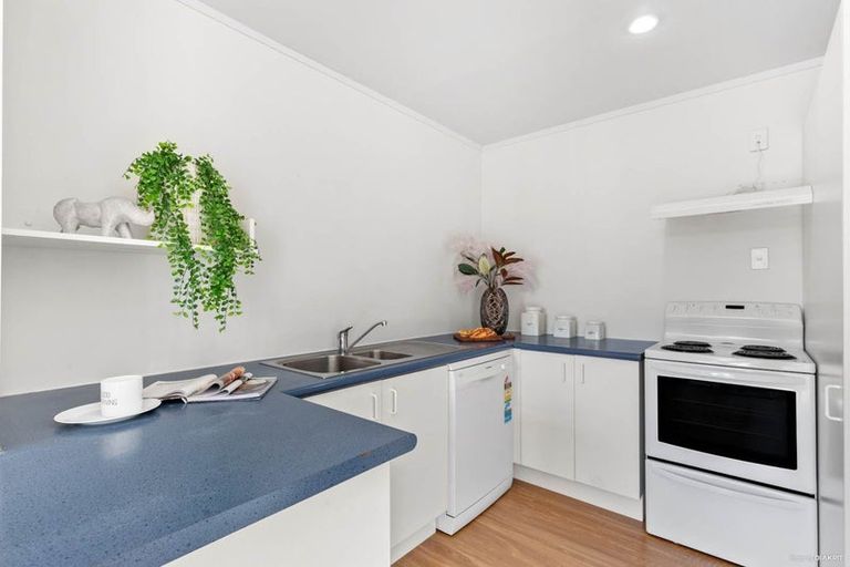 Photo of property in 16/61a Birkdale Road, Birkdale, Auckland, 0626