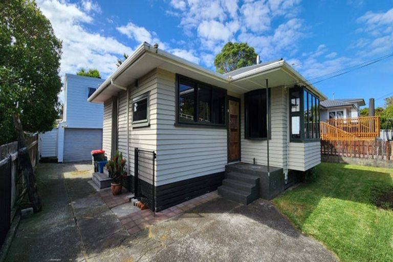 Photo of property in 57 Awanui Street, Merrilands, New Plymouth, 4312