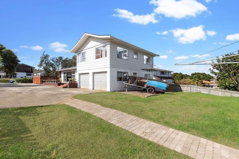Photo of property in 13 Banksia Place, Goodwood Heights, Auckland, 2105