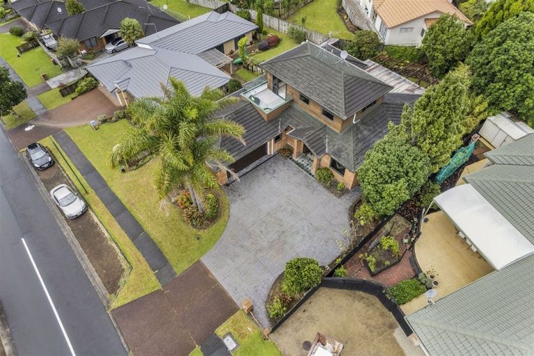 Photo of property in 17 San Valentino Drive, Henderson, Auckland, 0612