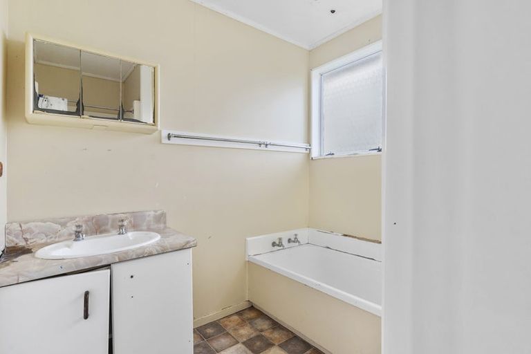 Photo of property in 18 Chislehurst Street, Henderson, Auckland, 0612