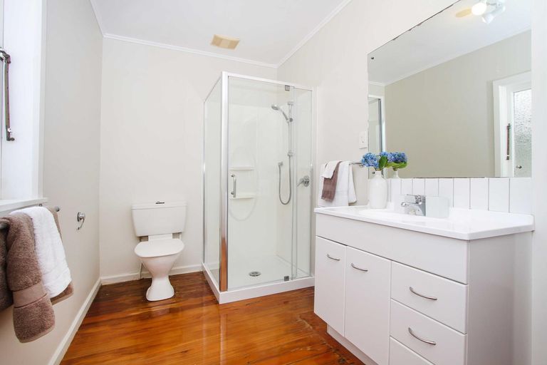 Photo of property in 187a Edmonton Road, Te Atatu South, Auckland, 0610