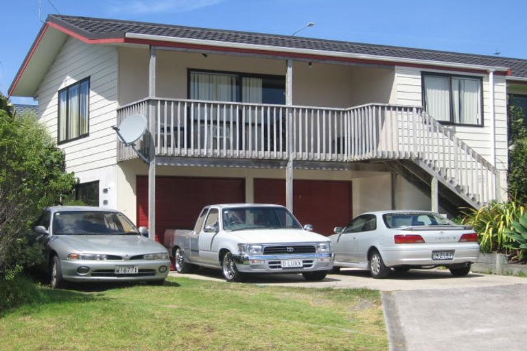 Photo of property in 361 Glenfield Road, Glenfield, Auckland, 0629