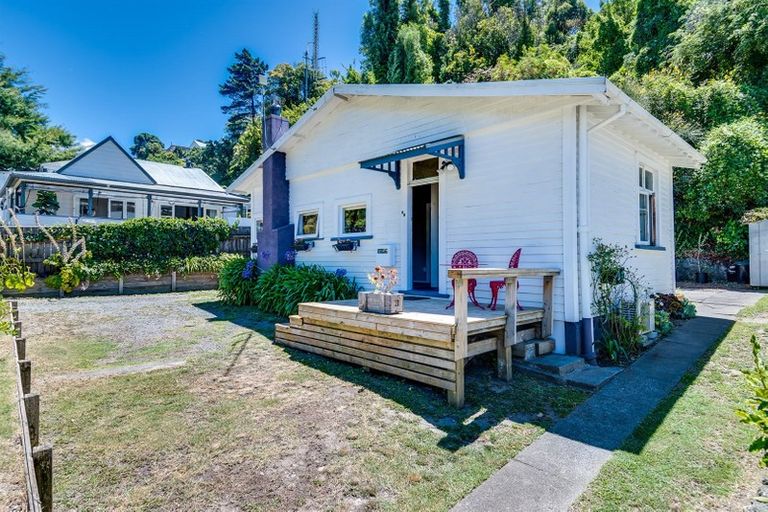 Photo of property in 46 Coote Road, Bluff Hill, Napier, 4110