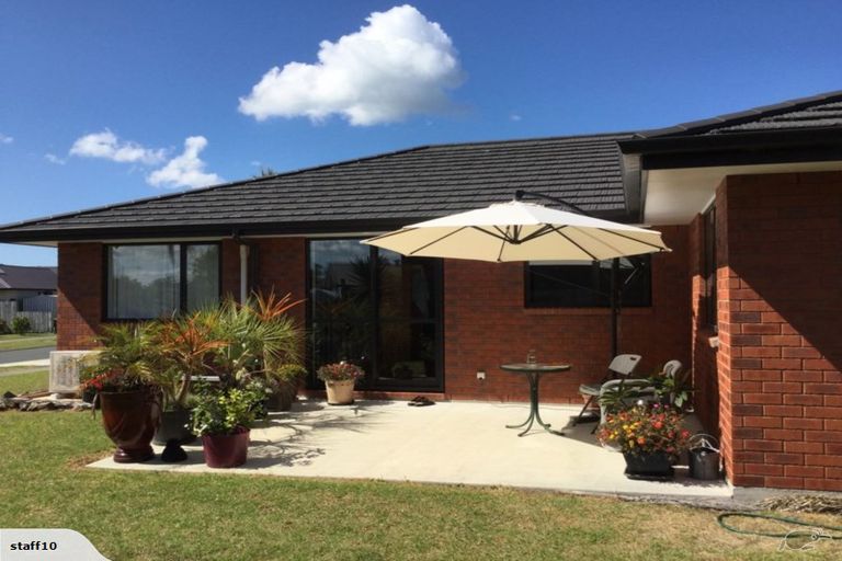 Photo of property in 12 O'farrell Drive, One Tree Point, 0118