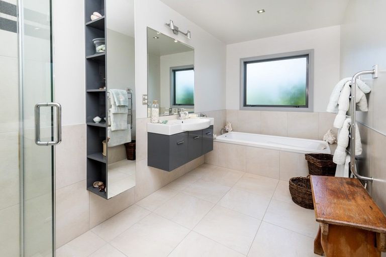 Photo of property in 74 Compass Way, Half Moon Bay, Auckland, 2012