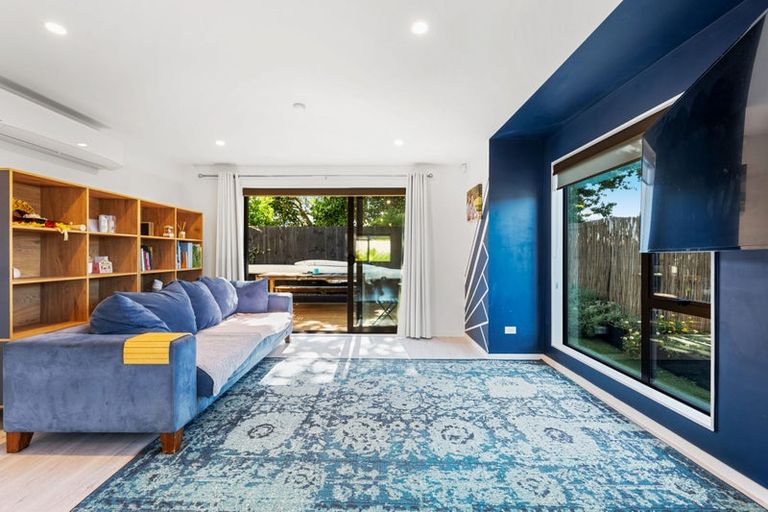 Photo of property in 8a Roys Road, Weymouth, Auckland, 2103