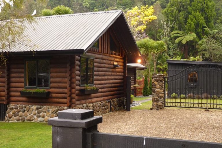 Photo of property in 16 Tombleson Road, Lake Rotoma, Rotorua, 3074