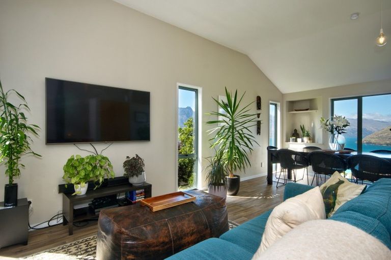 Photo of property in 10a Caples Place, Fernhill, Queenstown, 9300