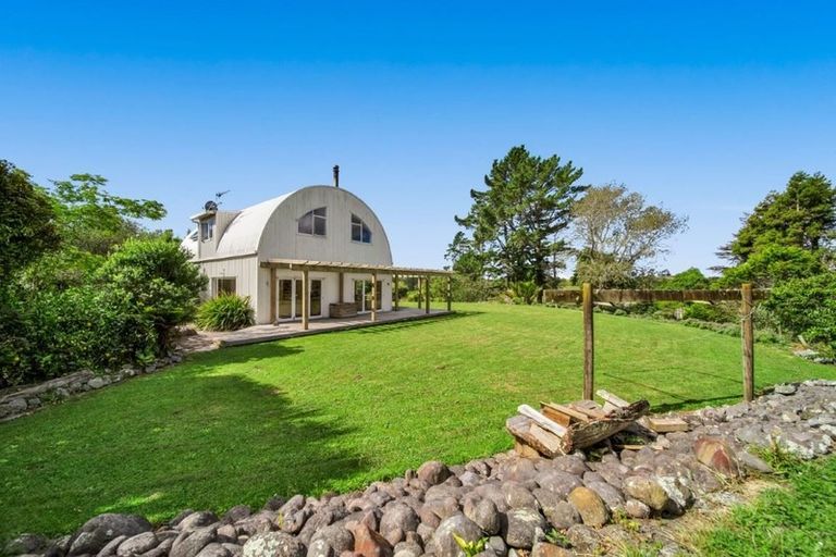 Photo of property in 812 Carrington Road, Hurworth, New Plymouth, 4371