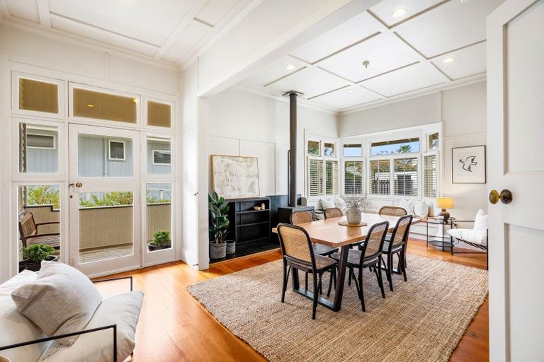 Photo of property in 45 Napier Terrace, Hospital Hill, Napier, 4110