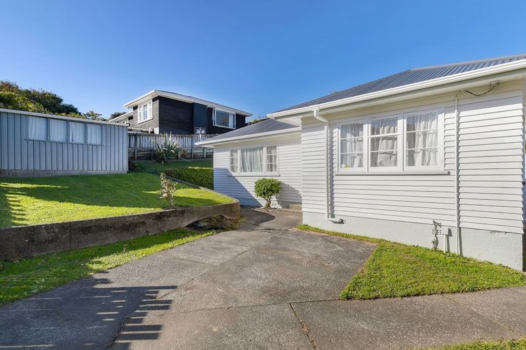 Photo of property in 9 Roy Street, Tawa, Wellington, 5028