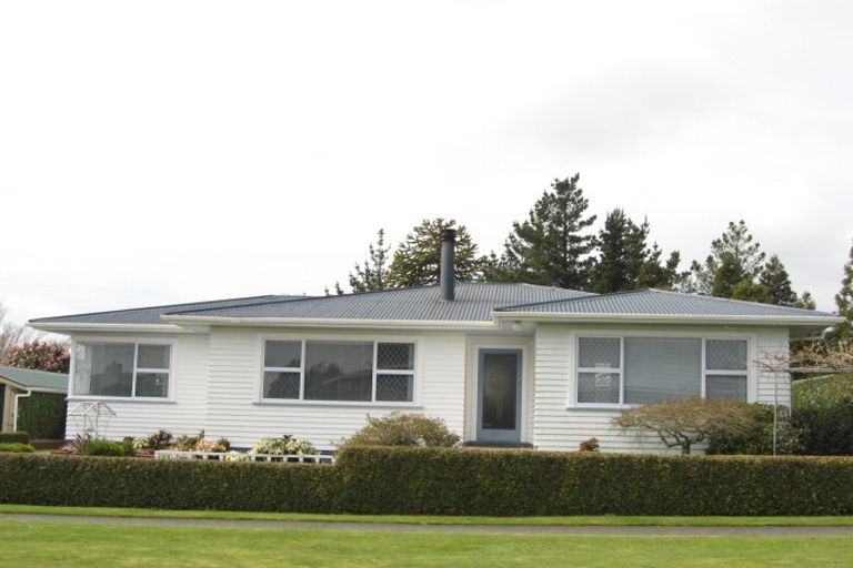 Photo of property in 13 Nikau Street, Inglewood, 4330