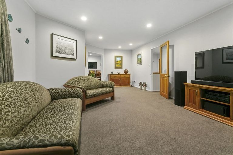 Photo of property in 1/6 Honeysuckle Lane, Mairangi Bay, Auckland, 0630
